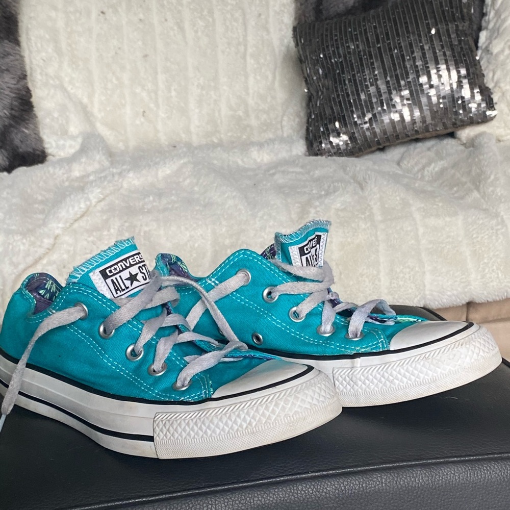 Turquoise size 6 converse